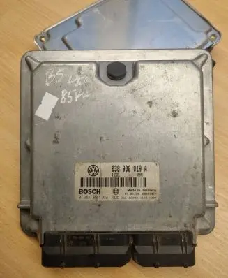 Volkswagen PASSAT B5 Engine control unit/module 038906019A 28SA3977 0281001691