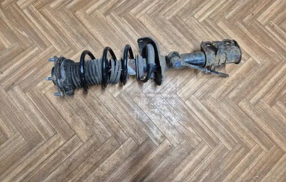 Honda CR-V Front shock absorber with coil spring 61601SWWE141M1 51601SWWE141M1 07244783