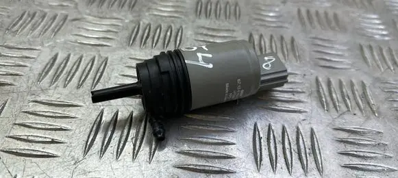 BMW X1 E84 Windscreen/windshield washer pump 693415902
