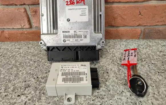 BMW X3 E83 Engine control unit/module 7805287 0281013854