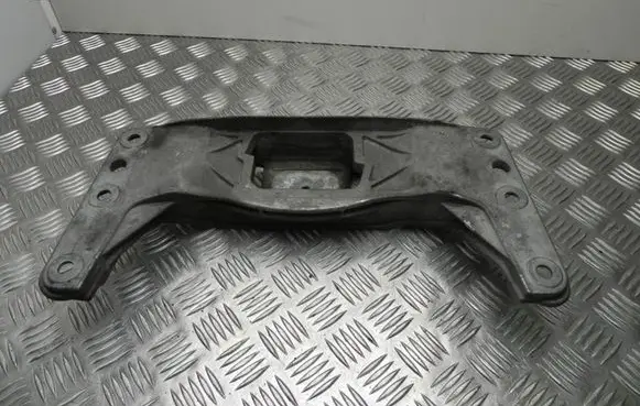 BMW 5 E60 E61 Engine mounting bracket 6761106 VD12474