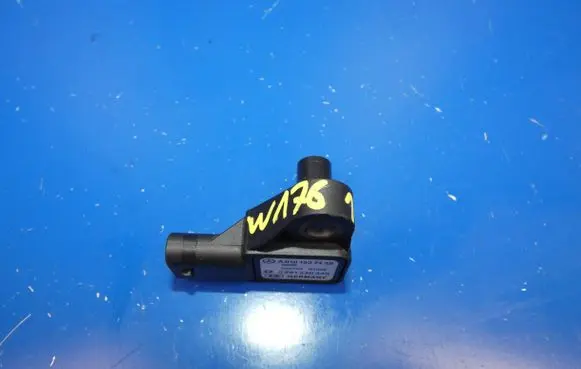 Mercedes-Benz A W176 Air pressure sensor A0101537428 23T153 0261230442