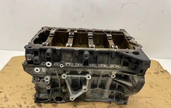 BMW 1 E81 E87 Engine block 7558266