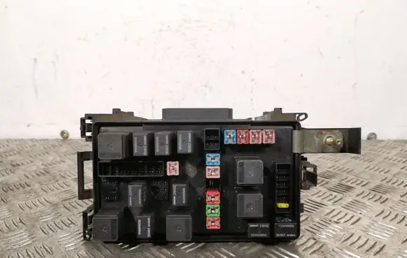 Chrysler 300 - 300C Fuse module P04692233AB
