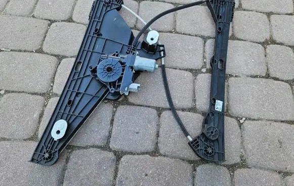Opel Corsa F Front door electric window regulator 9829043380