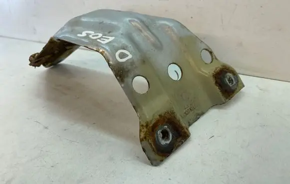 Fender mounting bracket
