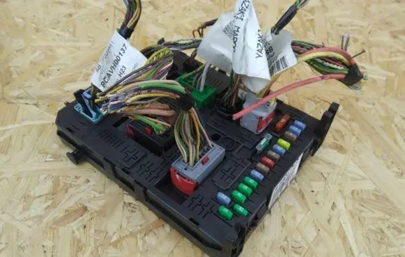 Peugeot 308 Comfort/convenience module 966405878001