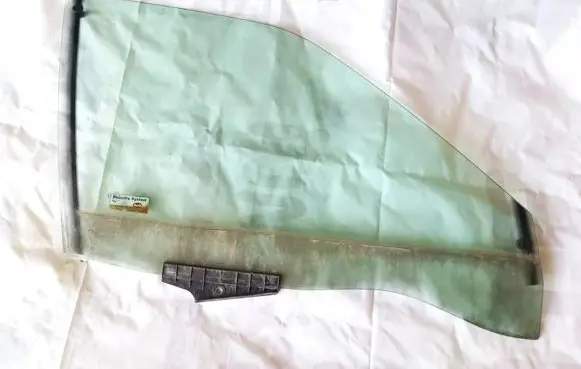 Audi 80 90 B3 Front door window glass four-door 893837572