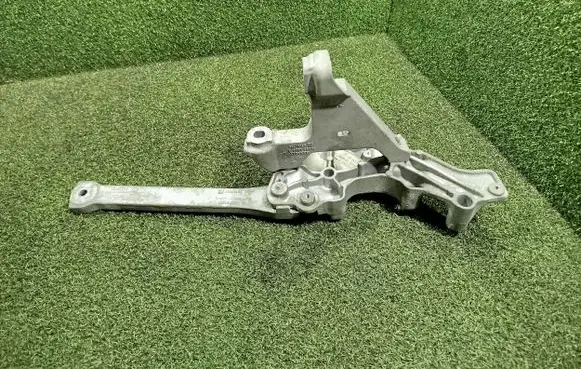 Renault Trafic III (X82) Gearbox mounting bracket 648606762R 244834609R 244824540R