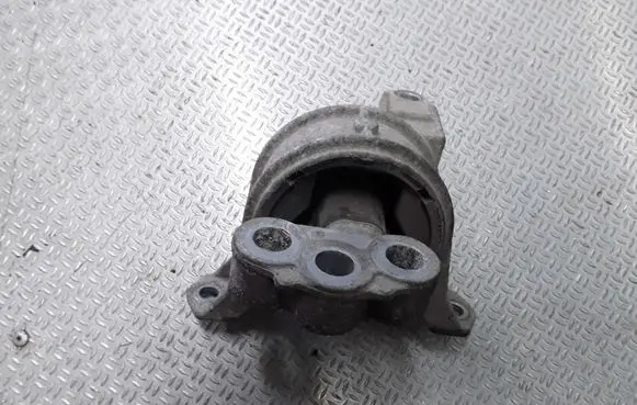 Opel Zafira A Engine mount bracket 90539246