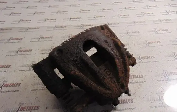 Toyota Corolla Verso AR10 Front brake caliper