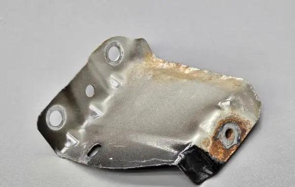 Peugeot 4007 Fender mounting bracket