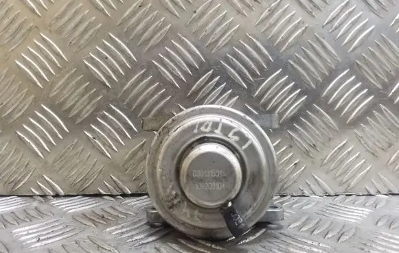 Volkswagen Golf IV EGR valve 038131501S
