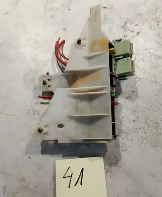 BMW 5 E39 Relay mounting block 61131387680