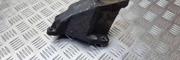 Volkswagen PASSAT B5.5 Engine mounting bracket 8D0199307L
