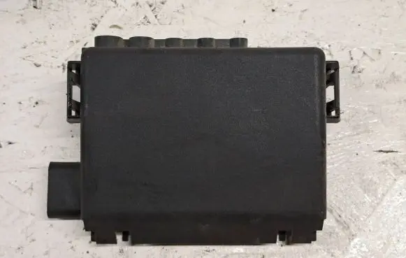 Audi A3 S3 8L Fuse box cover 10937550
