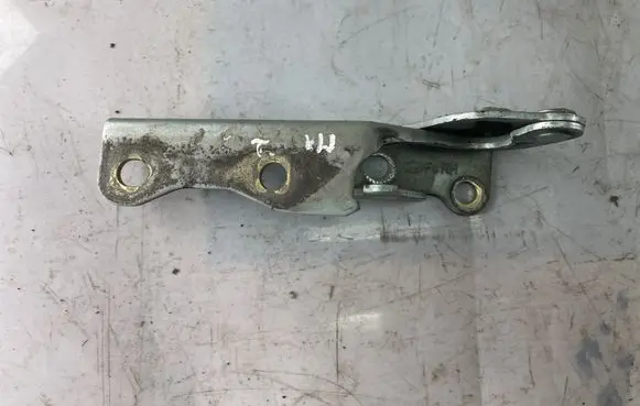 Hyundai Matrix Engine bonnet/hood hinges
