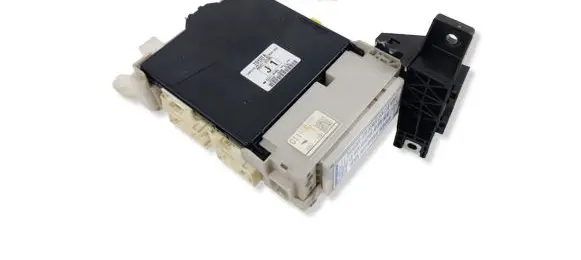 Toyota Prius (XW30) Central body control module 8273047520