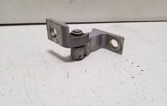 Volkswagen PASSAT B8 Front door lower hinge 8X0831404E 8X4833406A