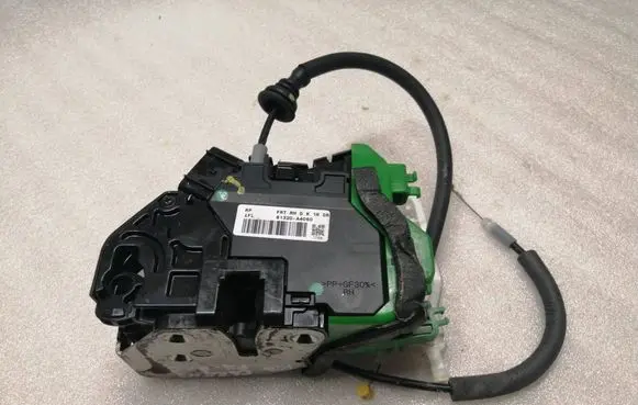 KIA Carens III Front door lock 81320A4060