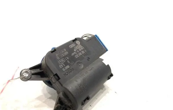 Audi A4 S4 B7 8E 8H Air flap motor/actuator 8E1820511F