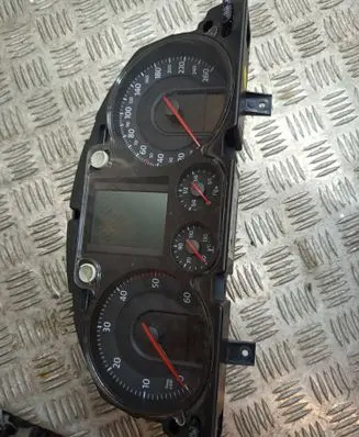 Speedometer (instrument cluster)