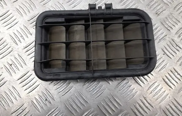Audi A8 S8 D4 4H Quarter panel pressure vent 4E0819181C