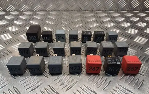 Audi A4 S4 B5 8D Other relay 4D0907131 443951253J 443951253K