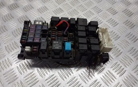 Mazda 6 Fuse box cover 