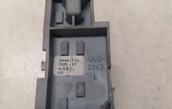 Opel Zafira B Tail light bulb cover holder 752201