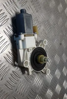 Chrysler Grand Voyager V Rear door window regulator motor 0130822335 3018077D