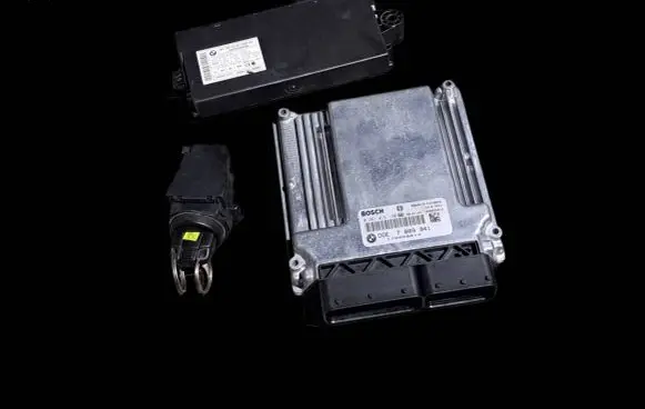 BMW 5 E60 E61 Engine ECU kit and lock set 7809941 0281015130 170058014