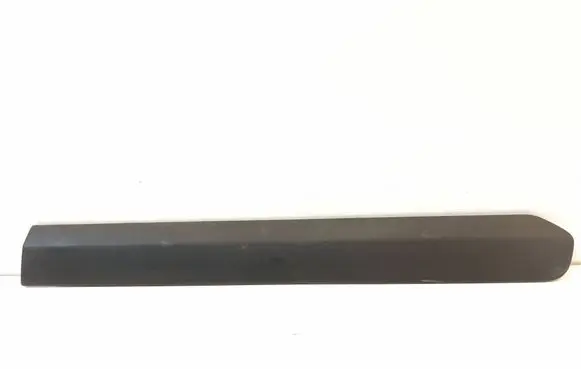 Rear fender molding trim