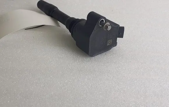Mini Cooper Countryman F60 High voltage ignition coil 8643360 77850002
