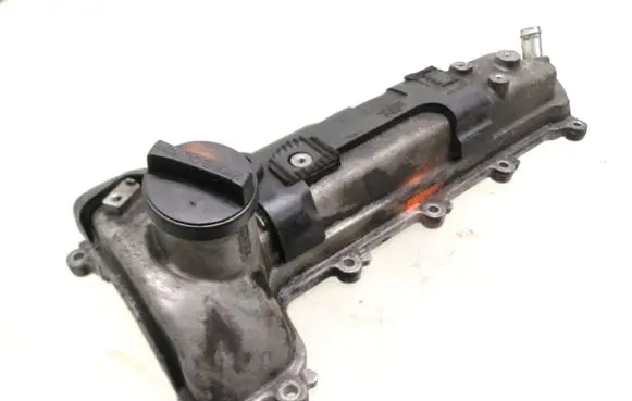 Toyota Yaris Rocker cam cover 