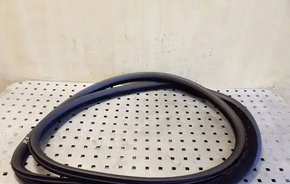 Volvo XC70 Front door rubber seal S1XMA