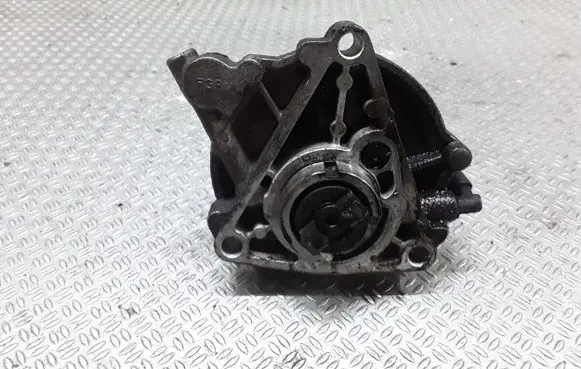 Opel Zafira B Vacuum pump