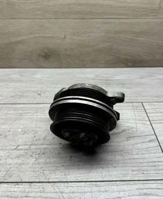 Volkswagen Golf VI Water pump 01643304