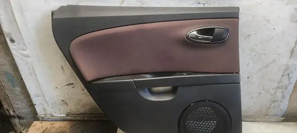 Seat Leon (1P) Rear door card panel trim 