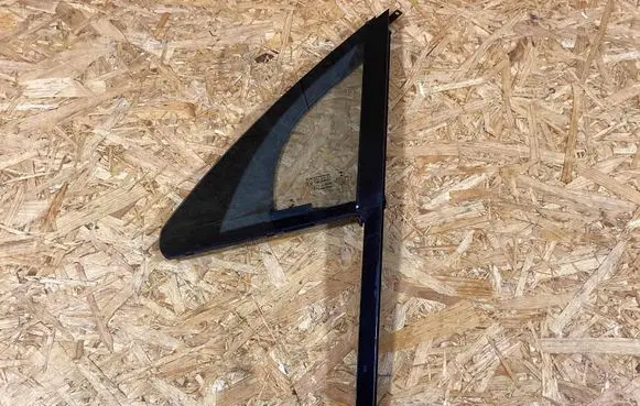 Porsche Macan (95B) Side middle window/glass 2409220610 DWGAS000 95B845113H