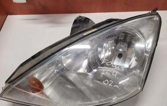 Ford Focus Headlight/headlamp 2M5113W030BD