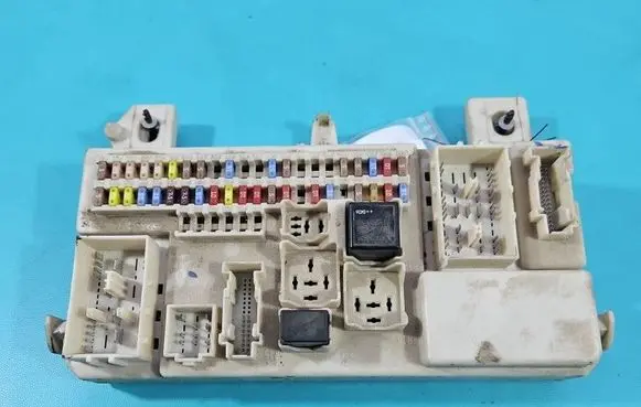 Volvo V50 Central body control module 8690719 IMPRK1555191