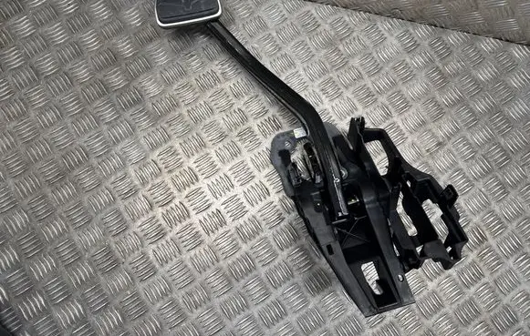 BMW X7 G07 Brake pedal 6874279