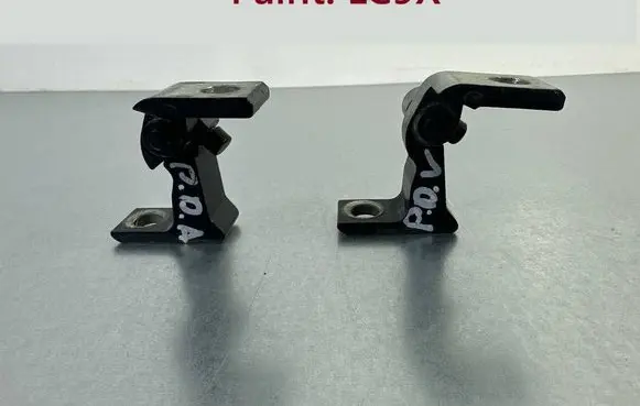 Volkswagen Tiguan Allspace Front door upper hinge 8X0831404E 8X0831403E