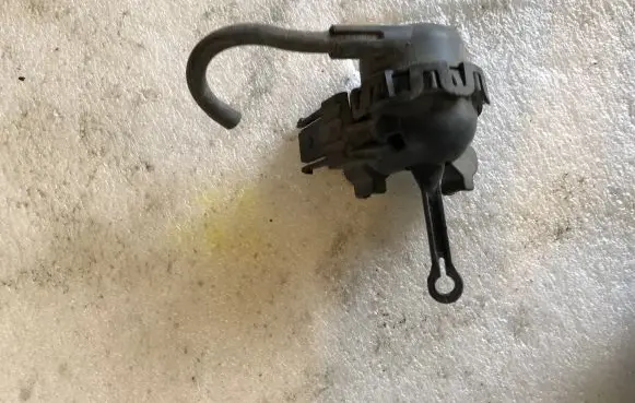 Volkswagen PASSAT B6 Other engine bay part 1019886