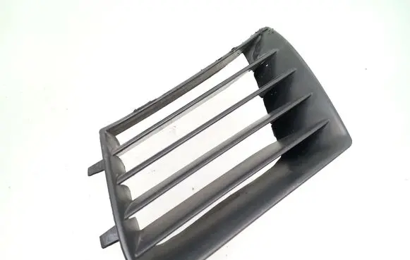 Seat Ibiza III (6L) Front bumper upper radiator grill 6L0853677