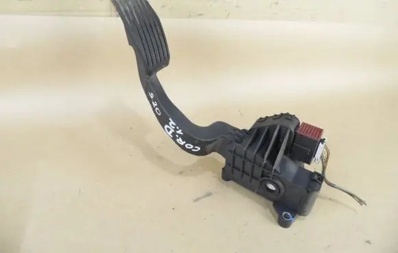 Opel Corsa D Accelerator throttle pedal 55702020 B720