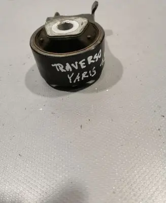 Toyota Yaris Engine mount bracket