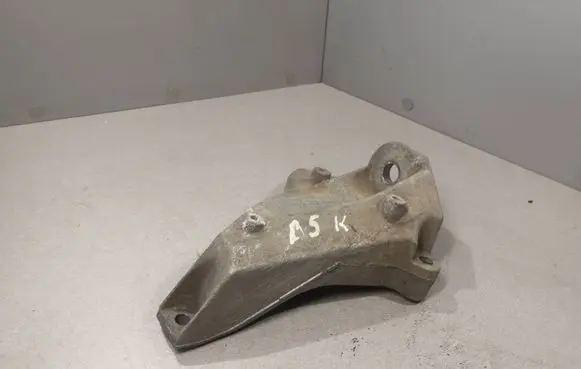 Volkswagen PASSAT B5 Engine mounting bracket 8D0399113AC
