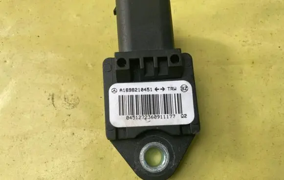 Mercedes-Benz B W245 Airbag deployment crash/impact sensor A1698210451